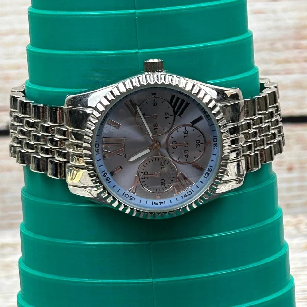 Accutime Mens Silver Tone Watch 601332WM Roman‎ Numeral Fluted Bezel